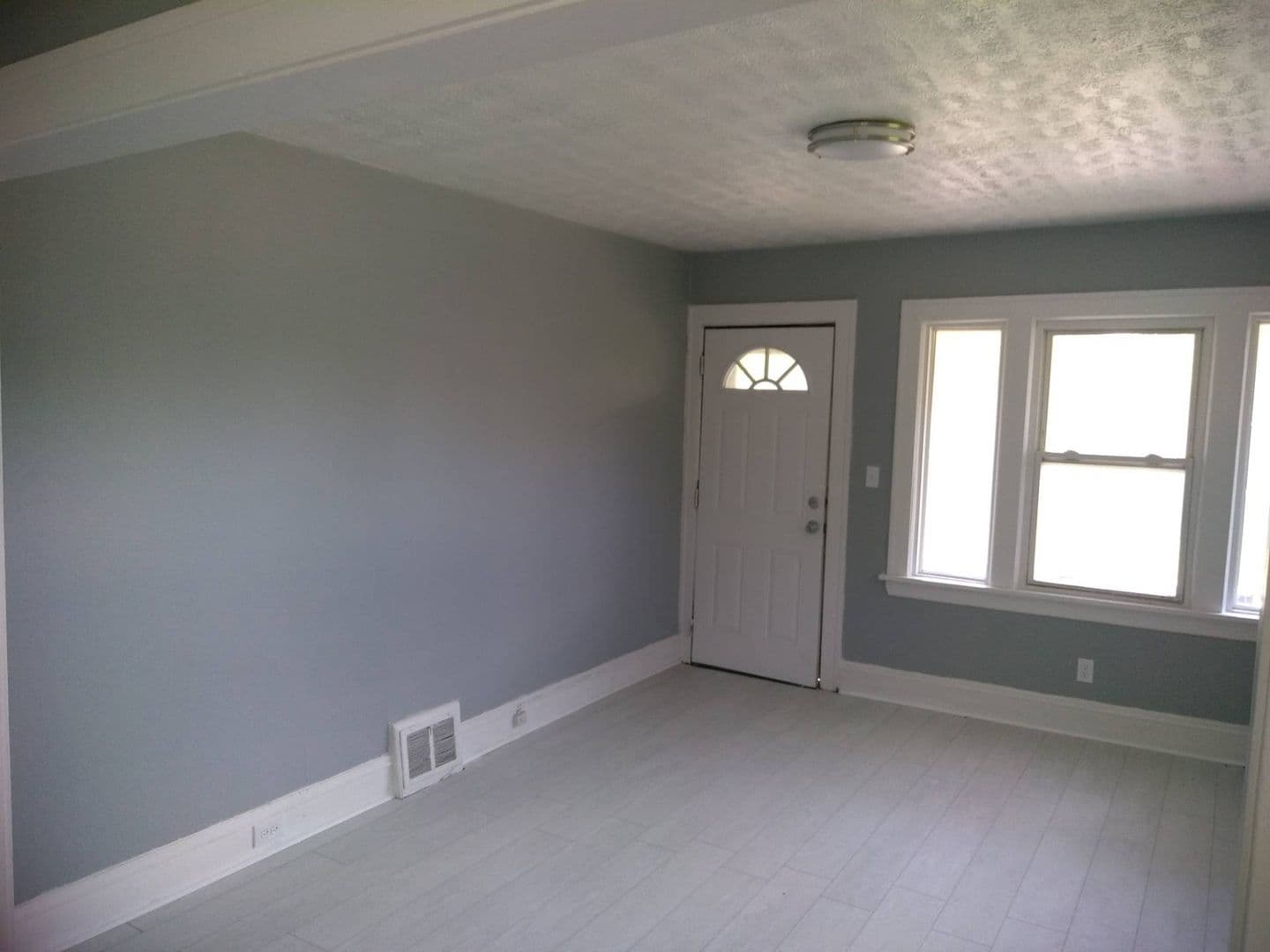 Cleveland Apartment: 11205 NOTRE DAME AVE