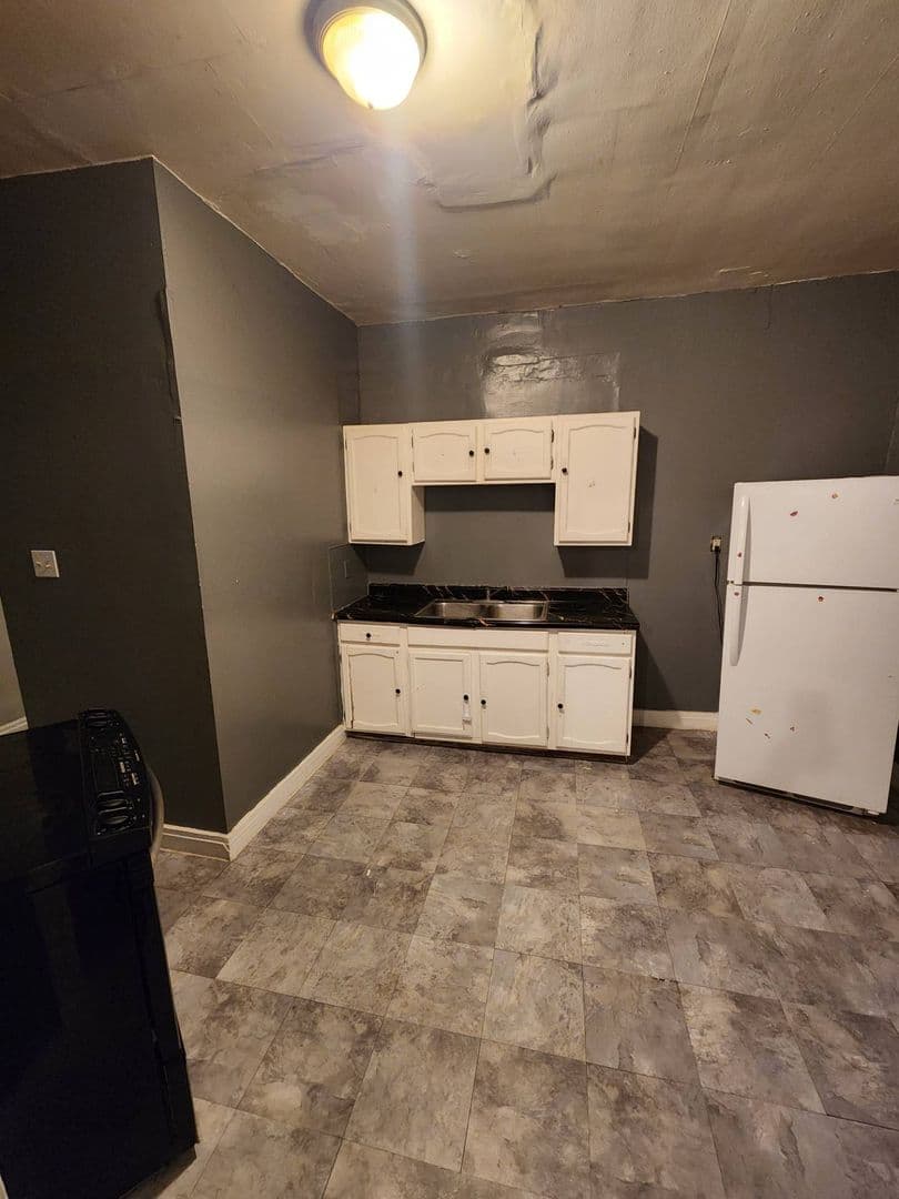Cleveland Apartment: 3318 E 140 ST