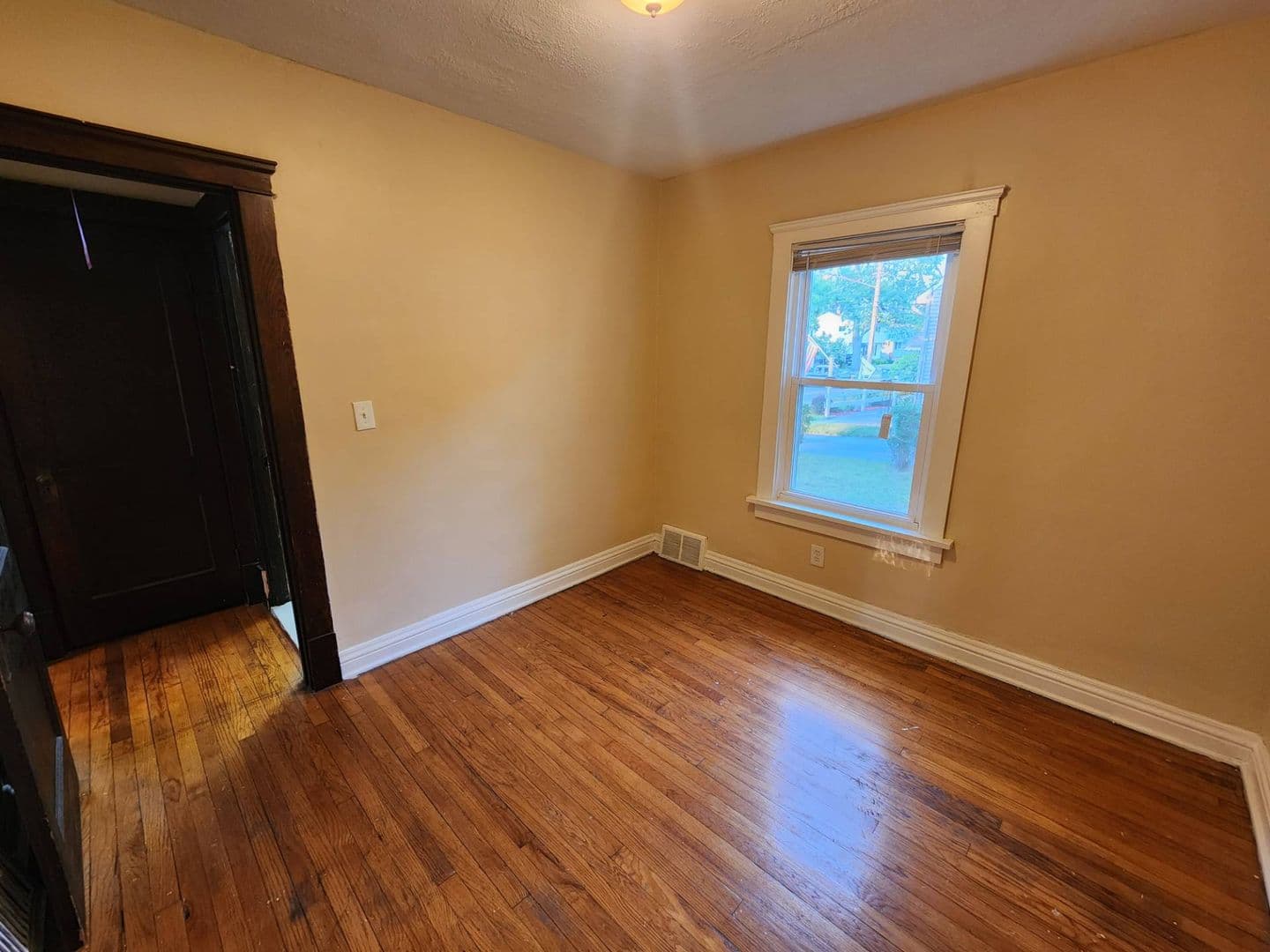 Bedford Apartment: 106 W Grace St. Bedford, OH, 44146