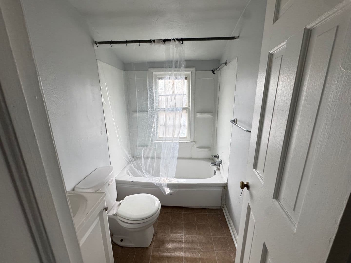 Cleveland Apartment: 12804 Imperial Ave