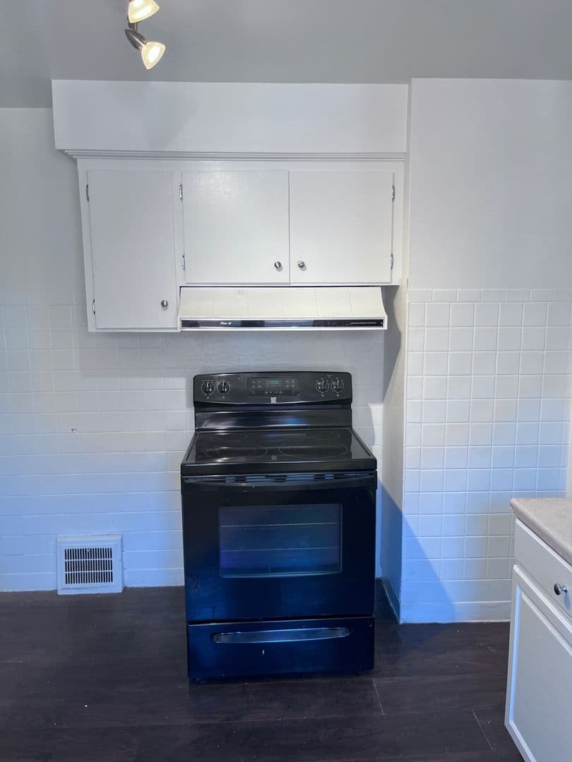 Cleveland Apartment: 3666 W 117th St