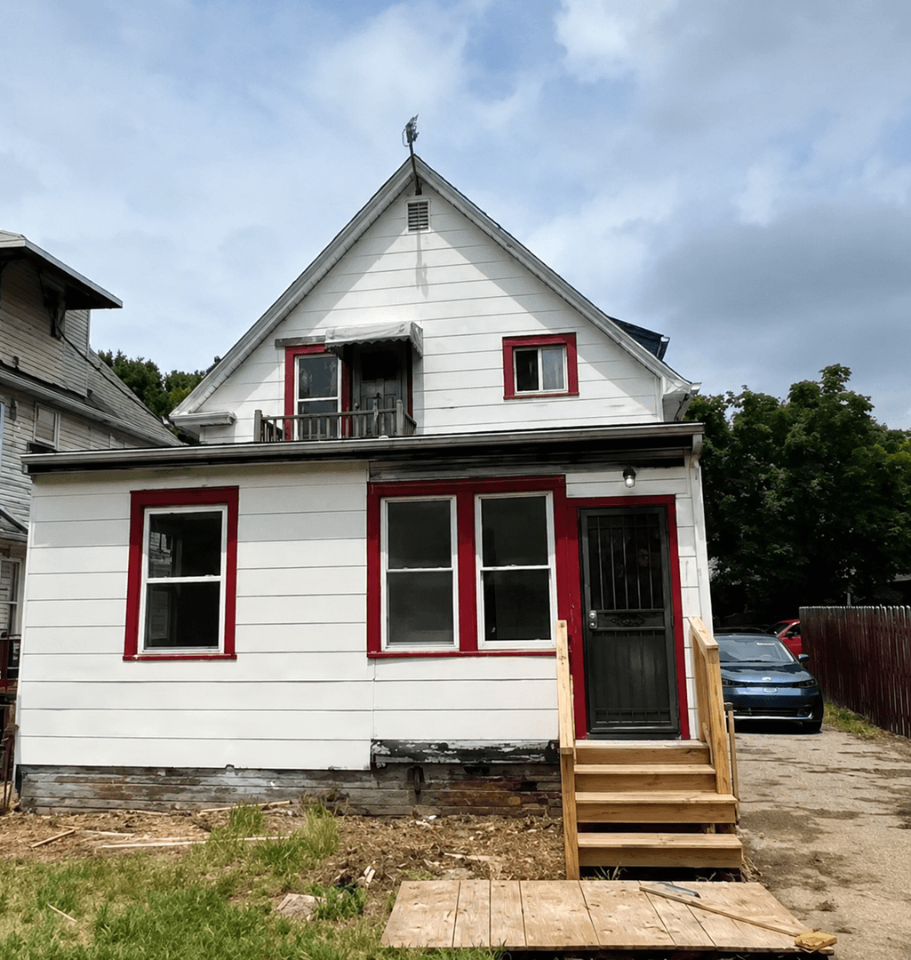 Cleveland House: 10724 Morison Ave
