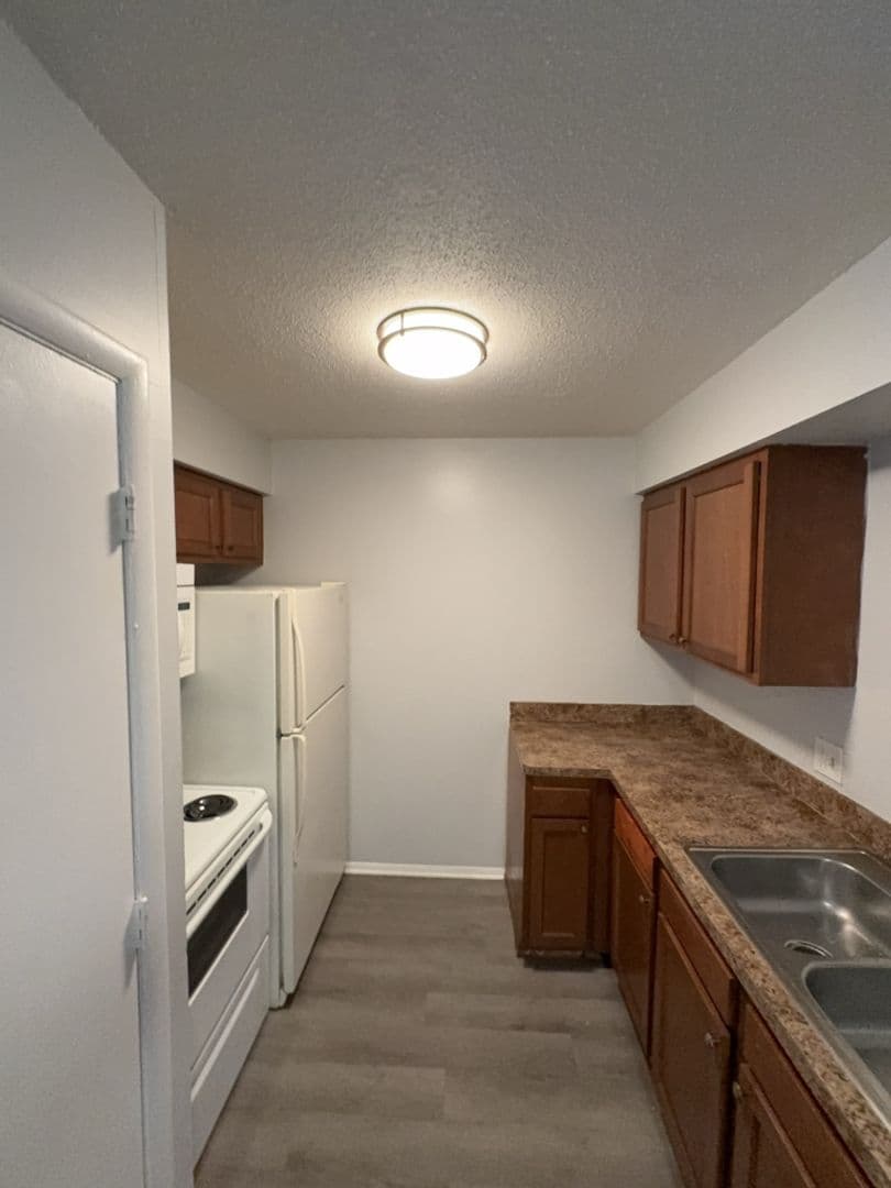 Toledo Apartment: 1540 Brooke Park Dr