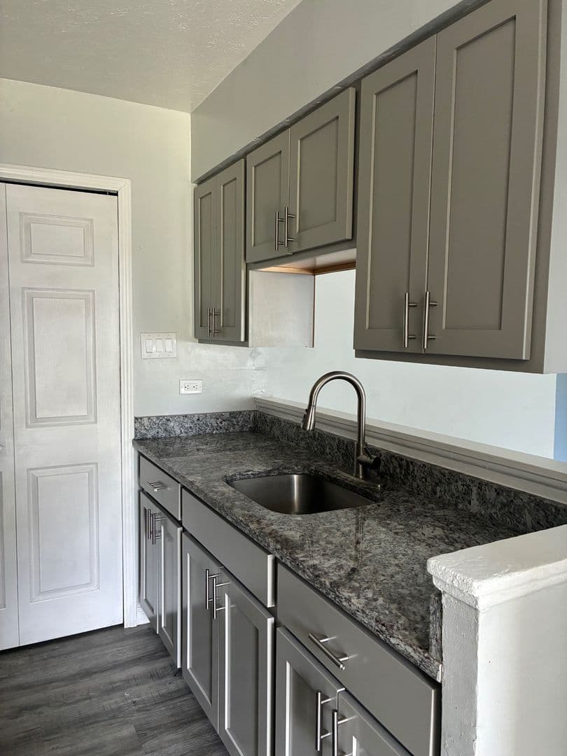 Lorain Apartment: 1545 Fillmore Ave