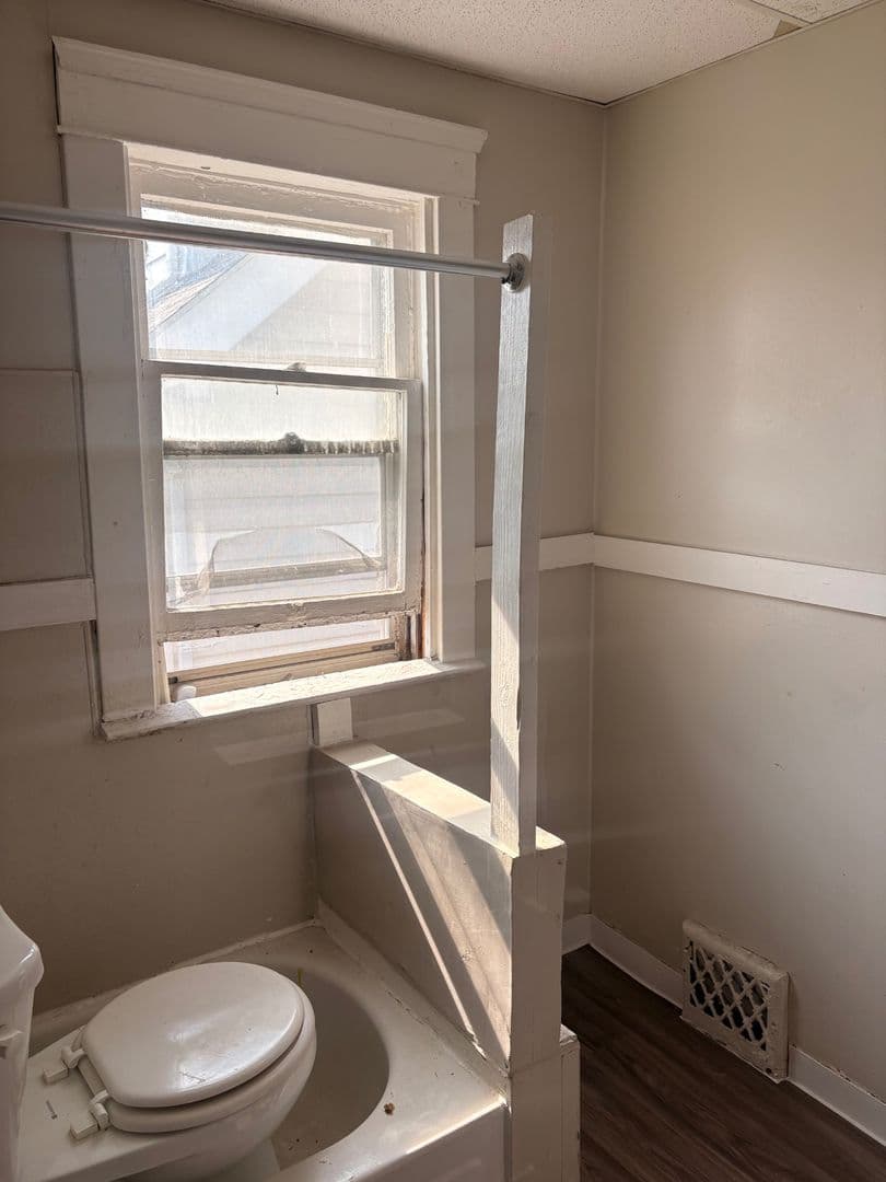 Cleveland Apartment: 10306 Adams Ave
