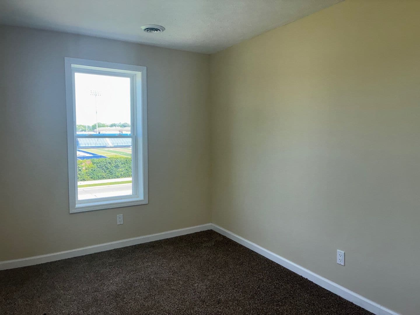 Lorain Apartment: 2400 Oberlin Ave,