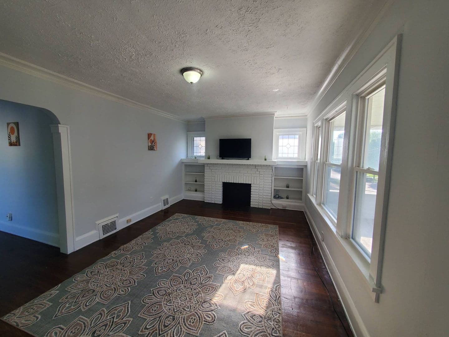 Cleveland Apartment: 15711 Grovewood Ave