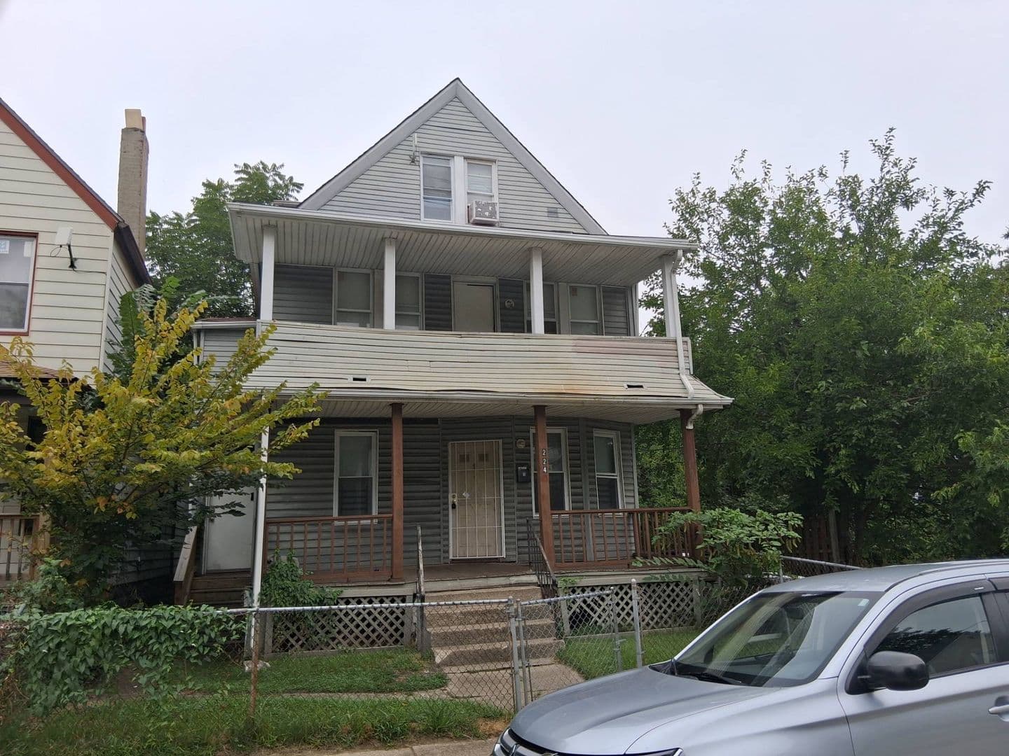 Cleveland Apartment: 2246 E 86th St