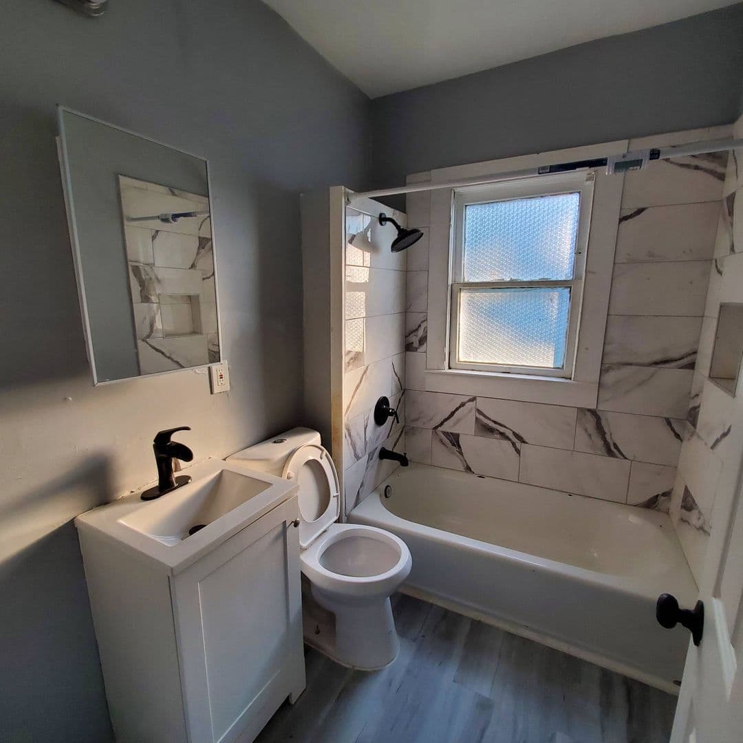 Cleveland Apartment: 12098 CHESTERFIELD AVE