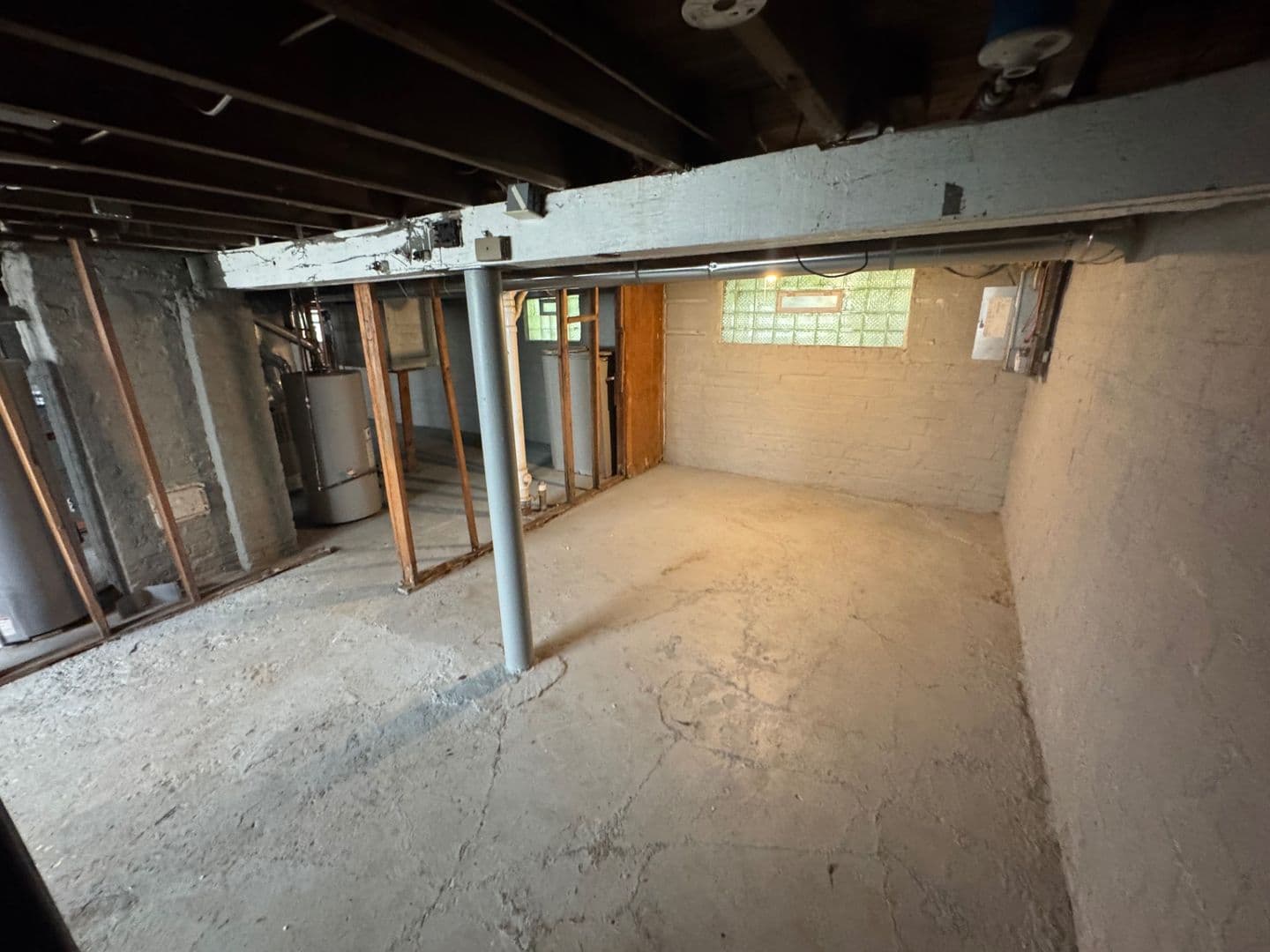 Garfield Heights Apartment: 13302 Cranwood DR
