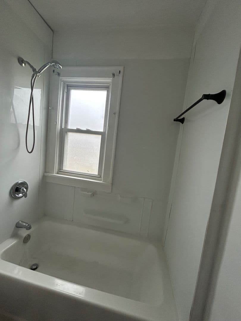 Cleveland Apartment: 4067 E 143rd St