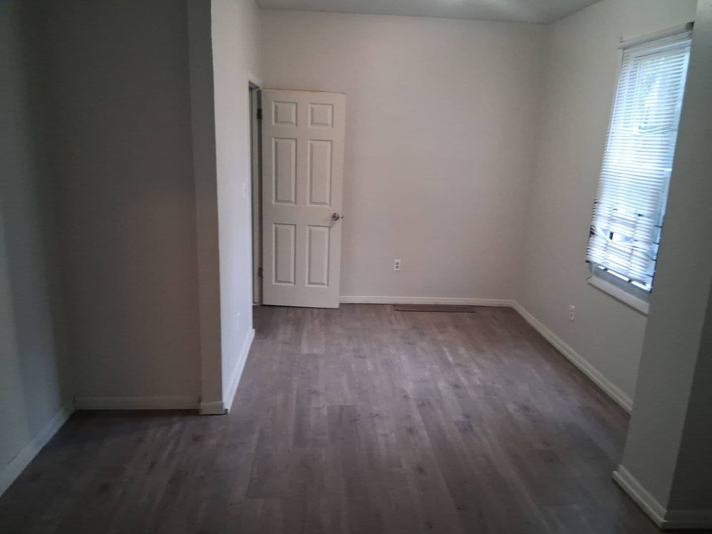 Cleveland Apartment: 2246 E 86th St