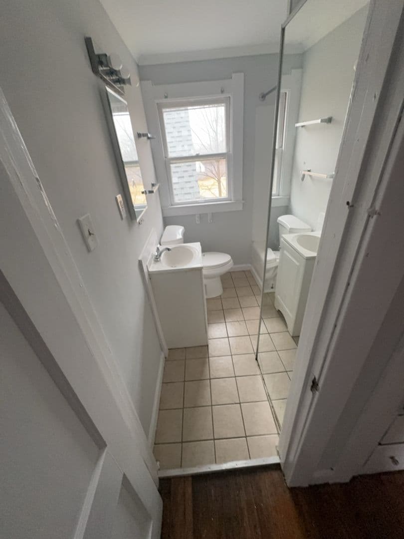 Toledo Apartment: 960 W Delaware Ave