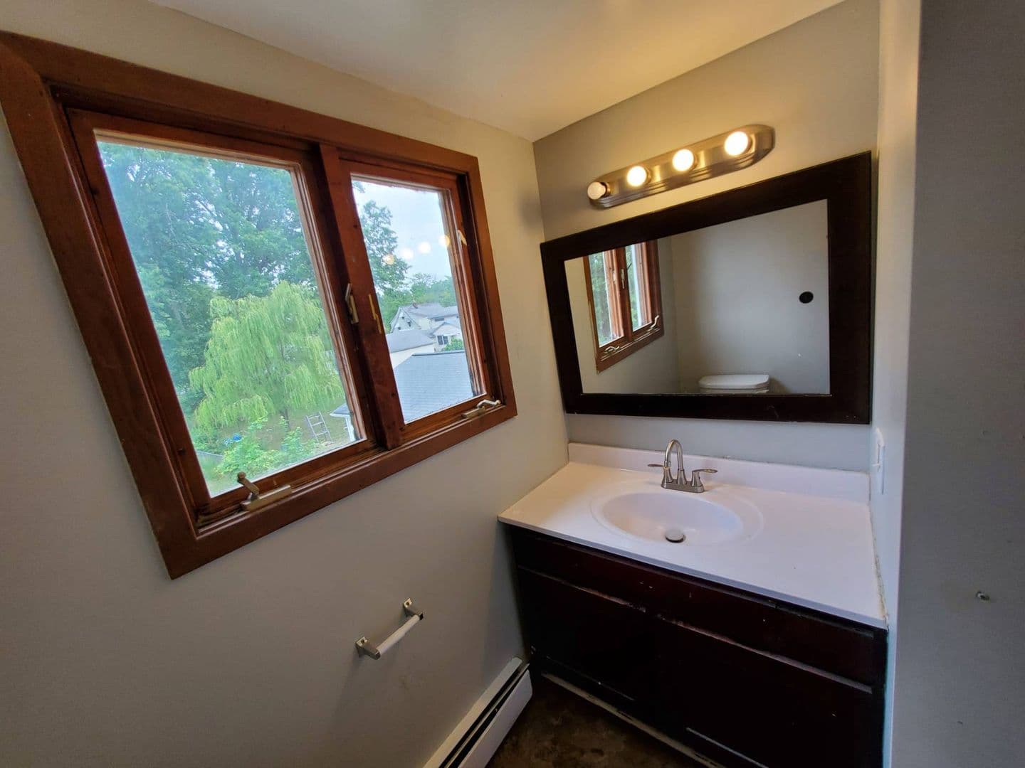 Lyndhurst House: 5451 Summit Rd