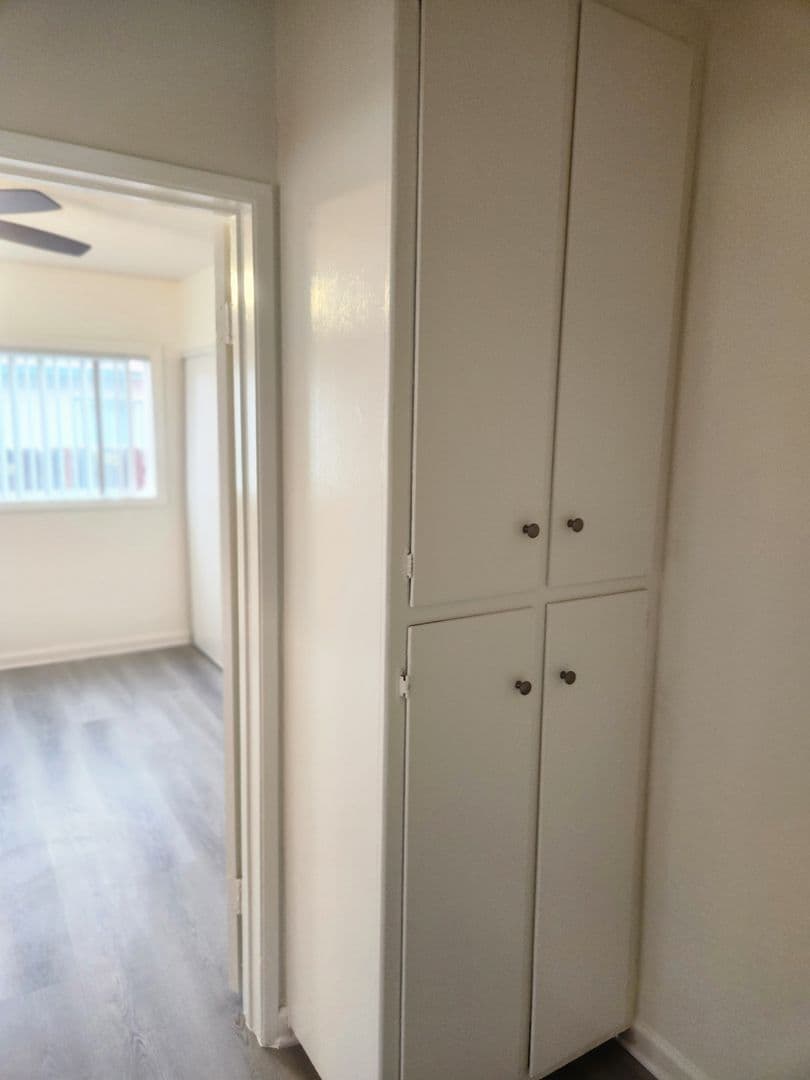 Hawthorne Apartment: 4942-4948 W. 118th Street
