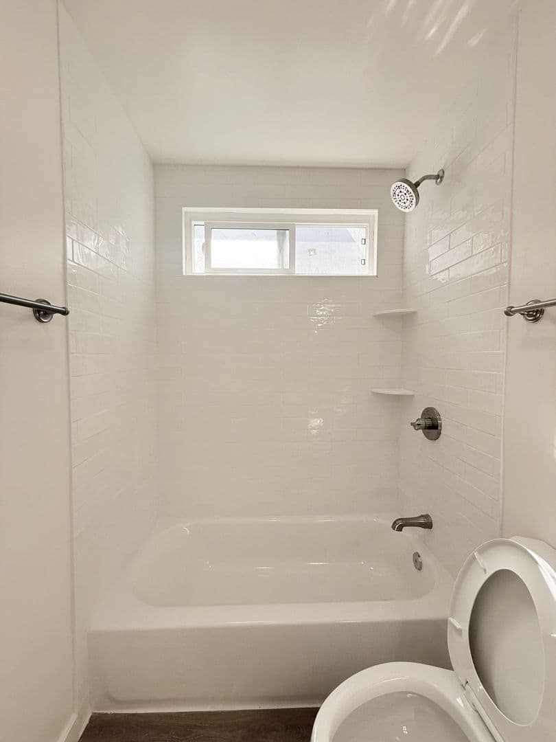 Redondo Beach Apartment: 305 N. Broadway