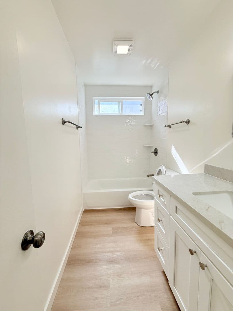 Redondo Beach Apartment: 305 N. Broadway