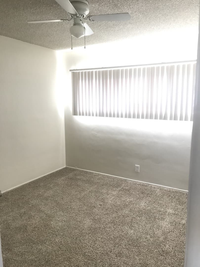 Hawthorne Apartment: 11526 Inglewood Ave
