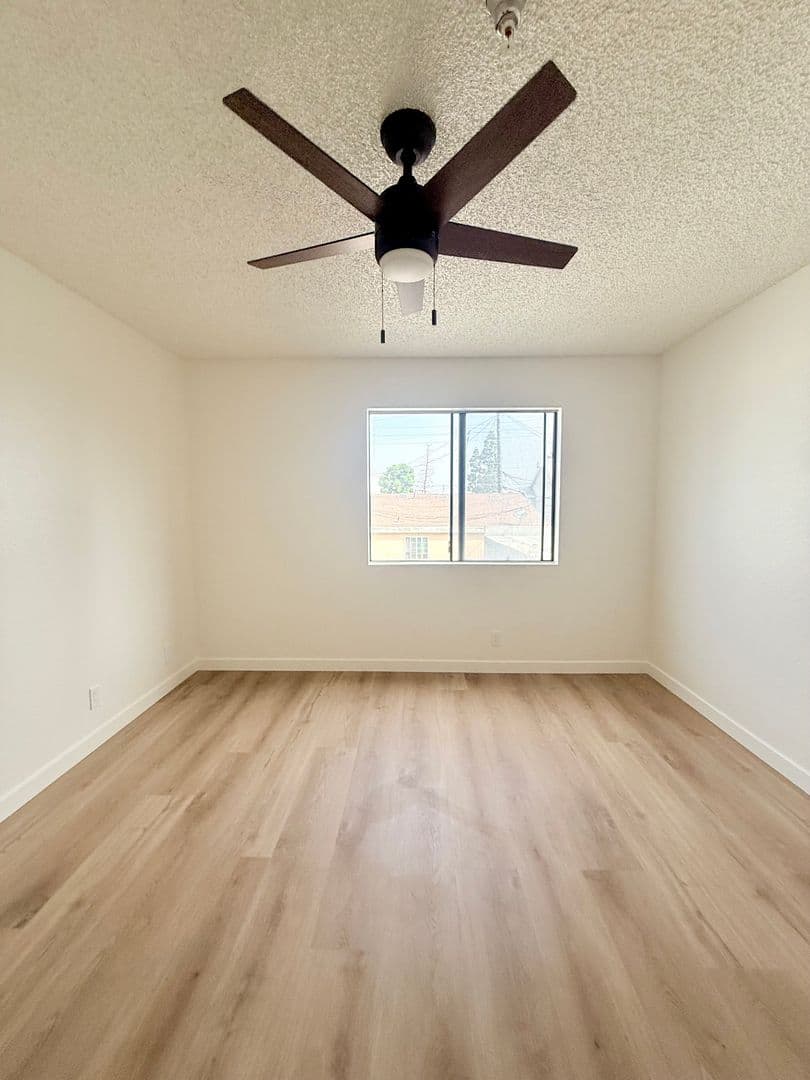Hawthorne Apartment: 12516 Cranbrook Ave.