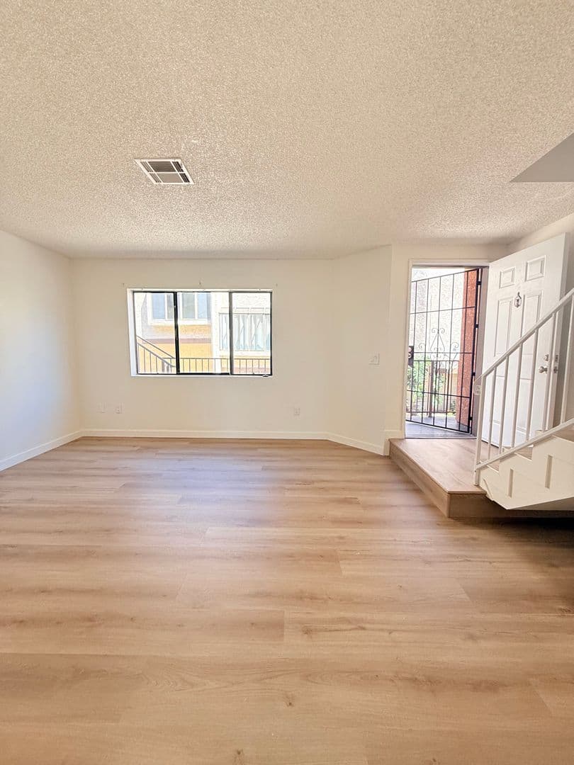 Inglewood Apartment: 415 N. Exton Avenue