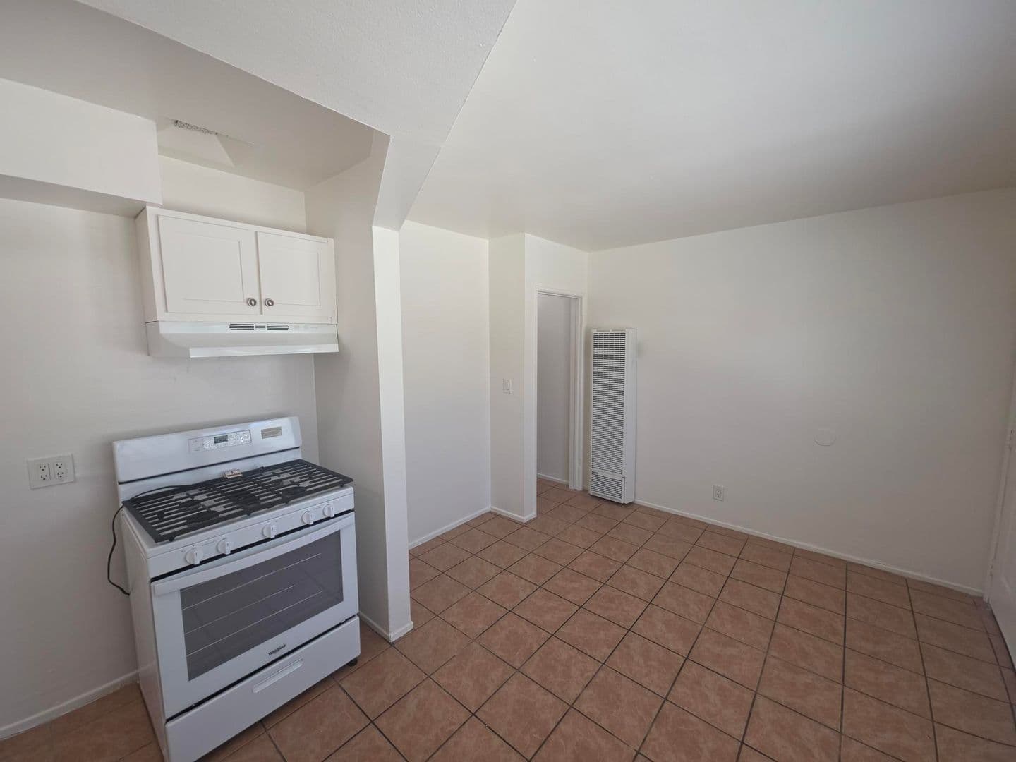 Hawthorne Apartment: 11518 Inglewood Ave