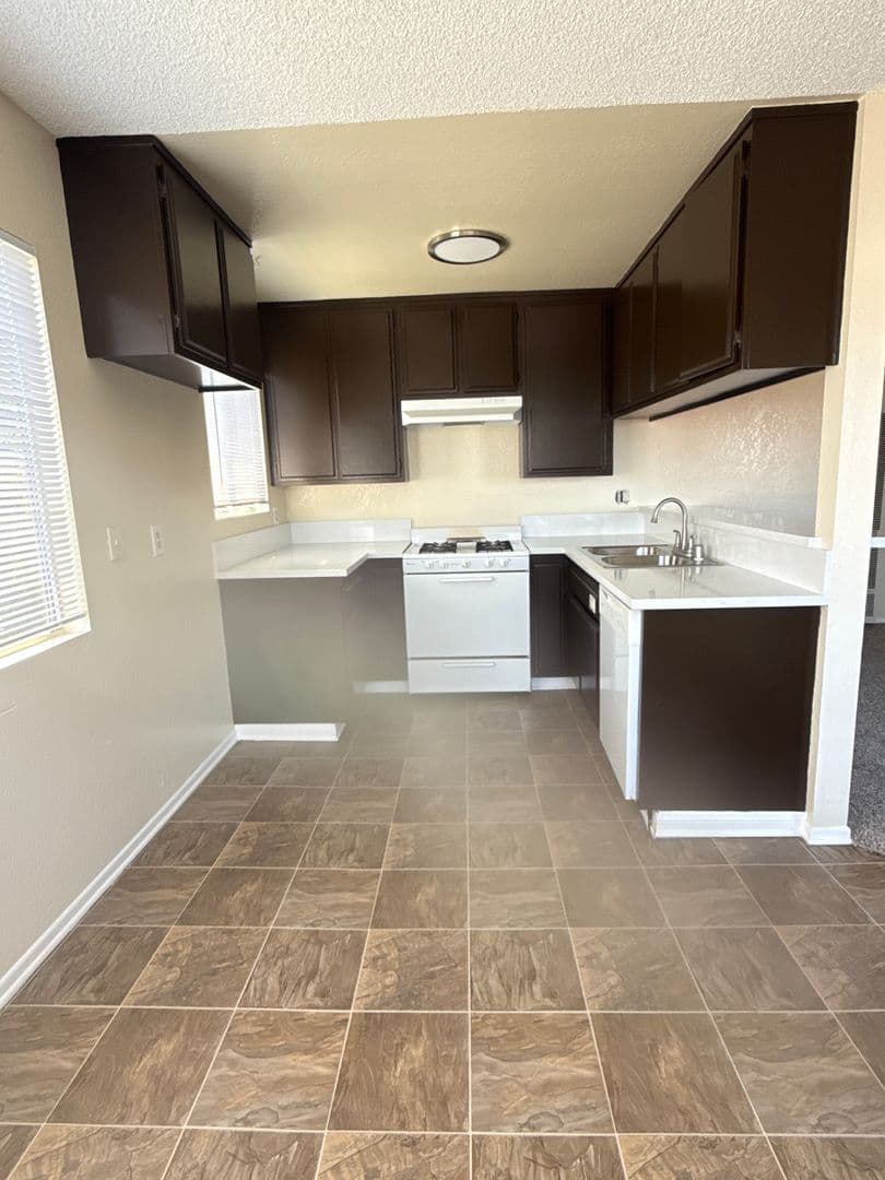 San Pedro Apartment: 2325 Alma Street