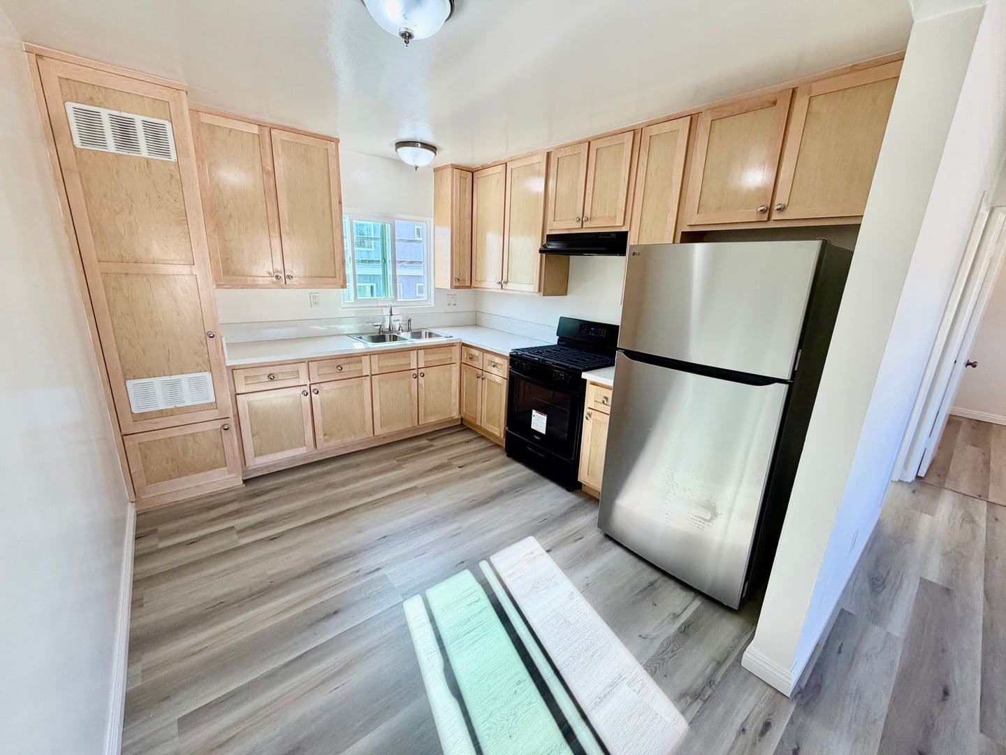 Redondo Beach Apartment: 2520-2522 Mathews Ave.