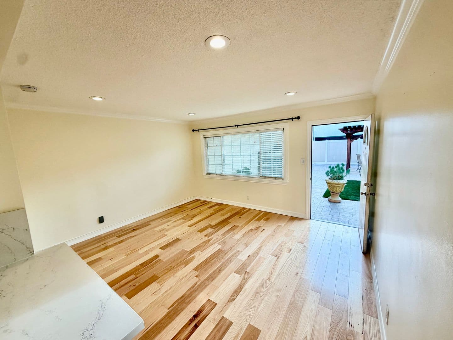 Gardena Apartment: 2125 W 157th St