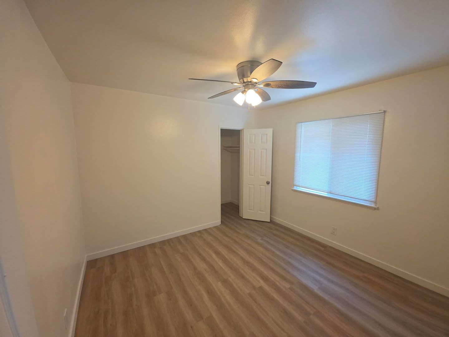 Hawthorne Apartment: 11518 Inglewood Ave