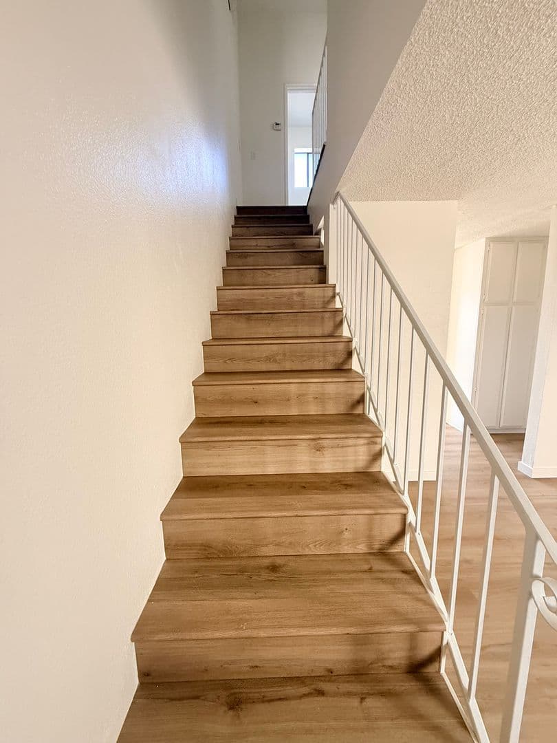 Inglewood Apartment: 415 N. Exton Avenue
