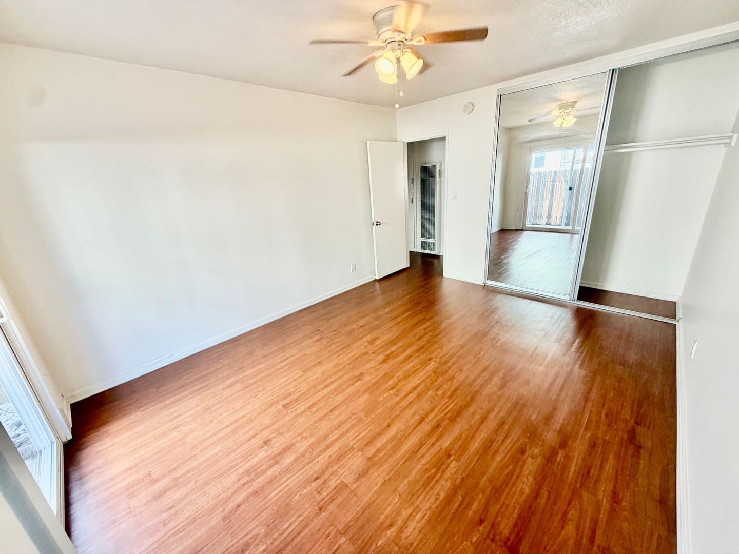 Hermosa Beach Apartment: 304-306 Culper Ct.