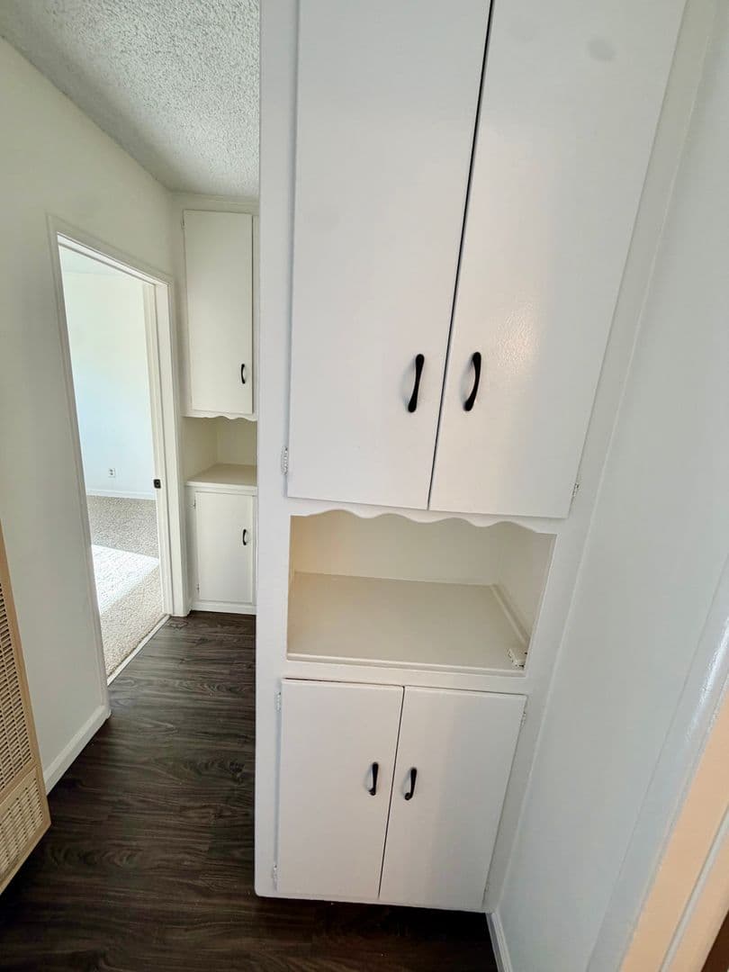 Redondo Beach Apartment: 2520-2522 Mathews Ave.
