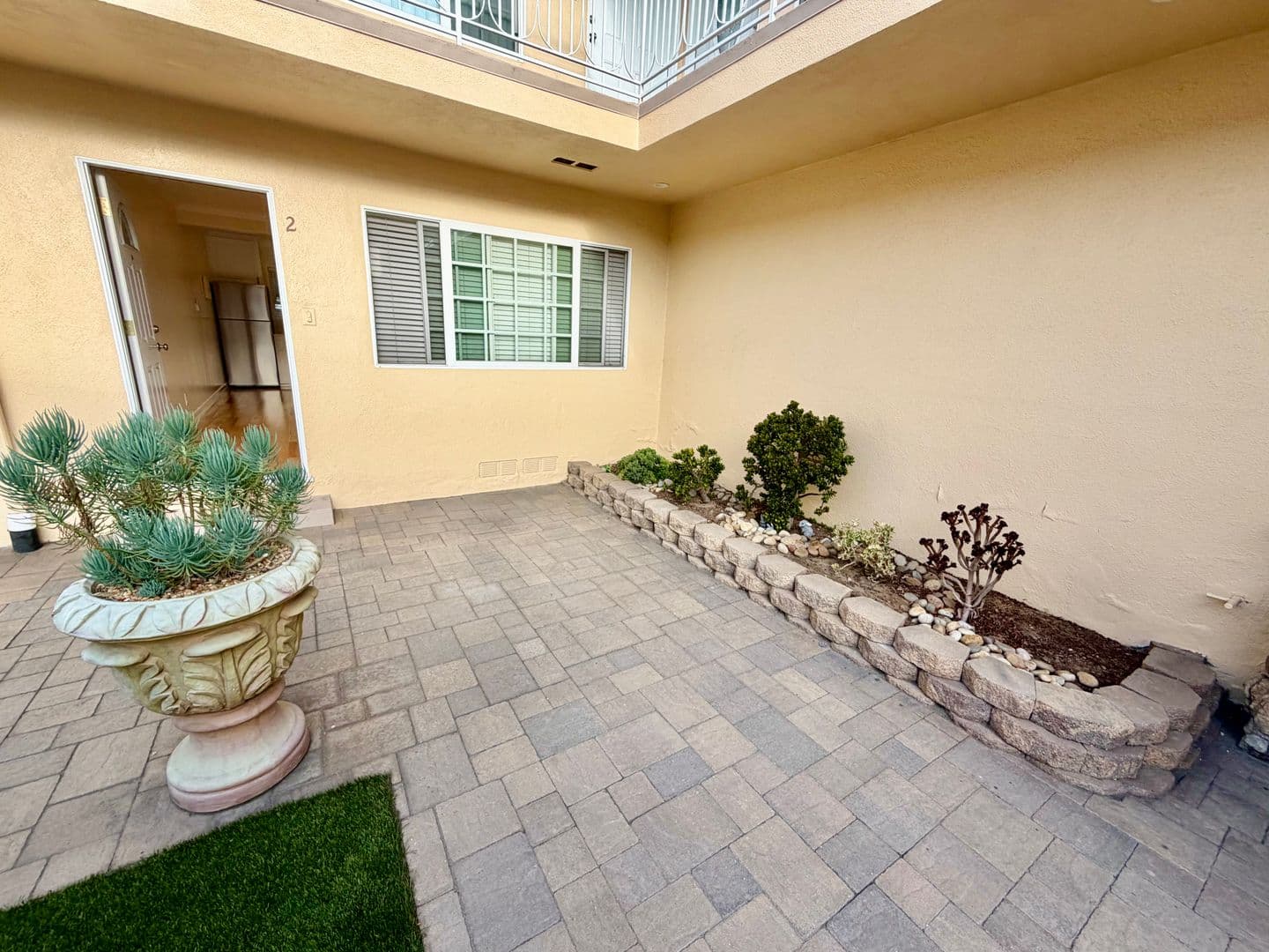 Gardena Apartment: 2125 W 157th St