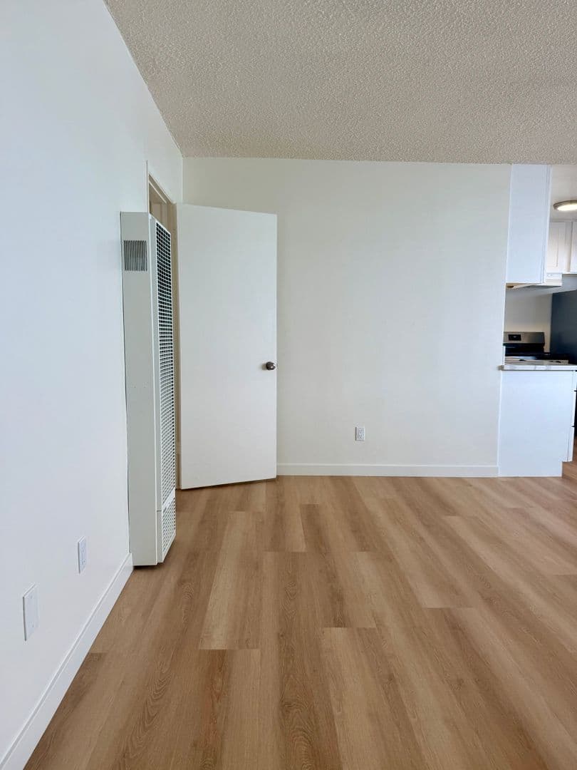 Redondo Beach Apartment: 305 N. Broadway