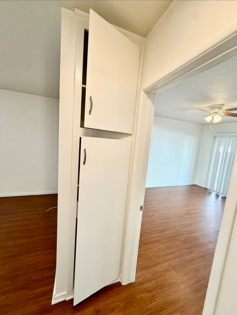 Hermosa Beach Apartment: 304-306 Culper Ct.