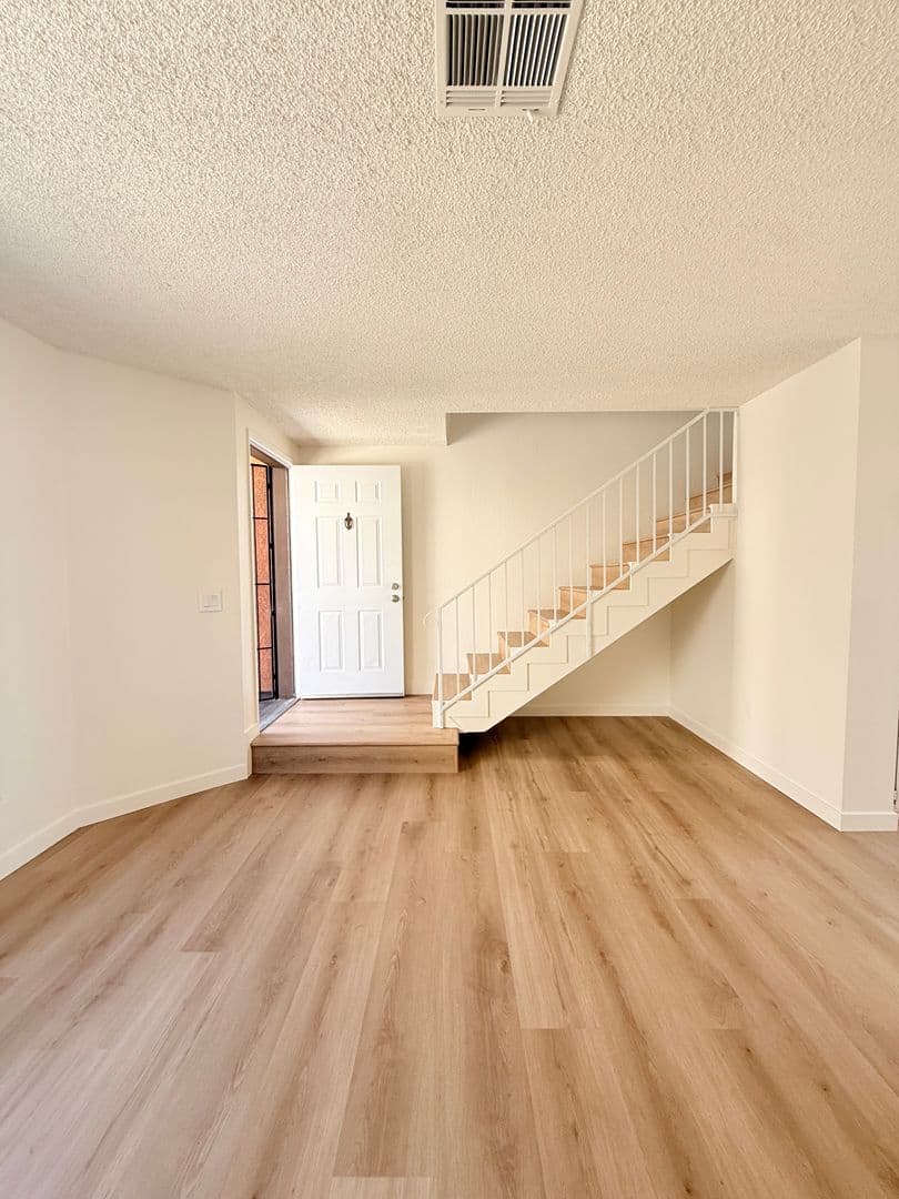 Inglewood Apartment: 415 N. Exton Avenue