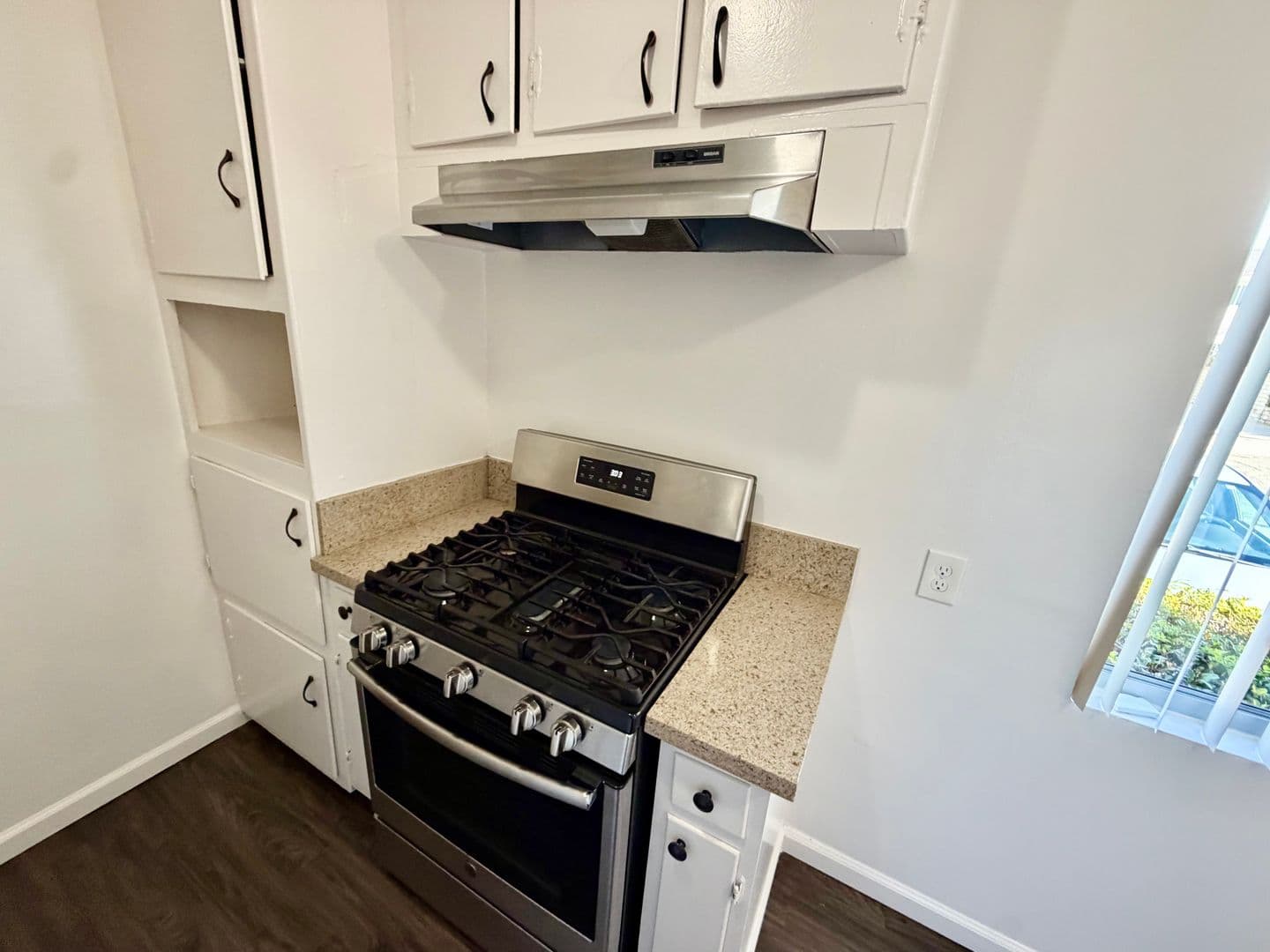 Redondo Beach Apartment: 2520-2522 Mathews Ave.
