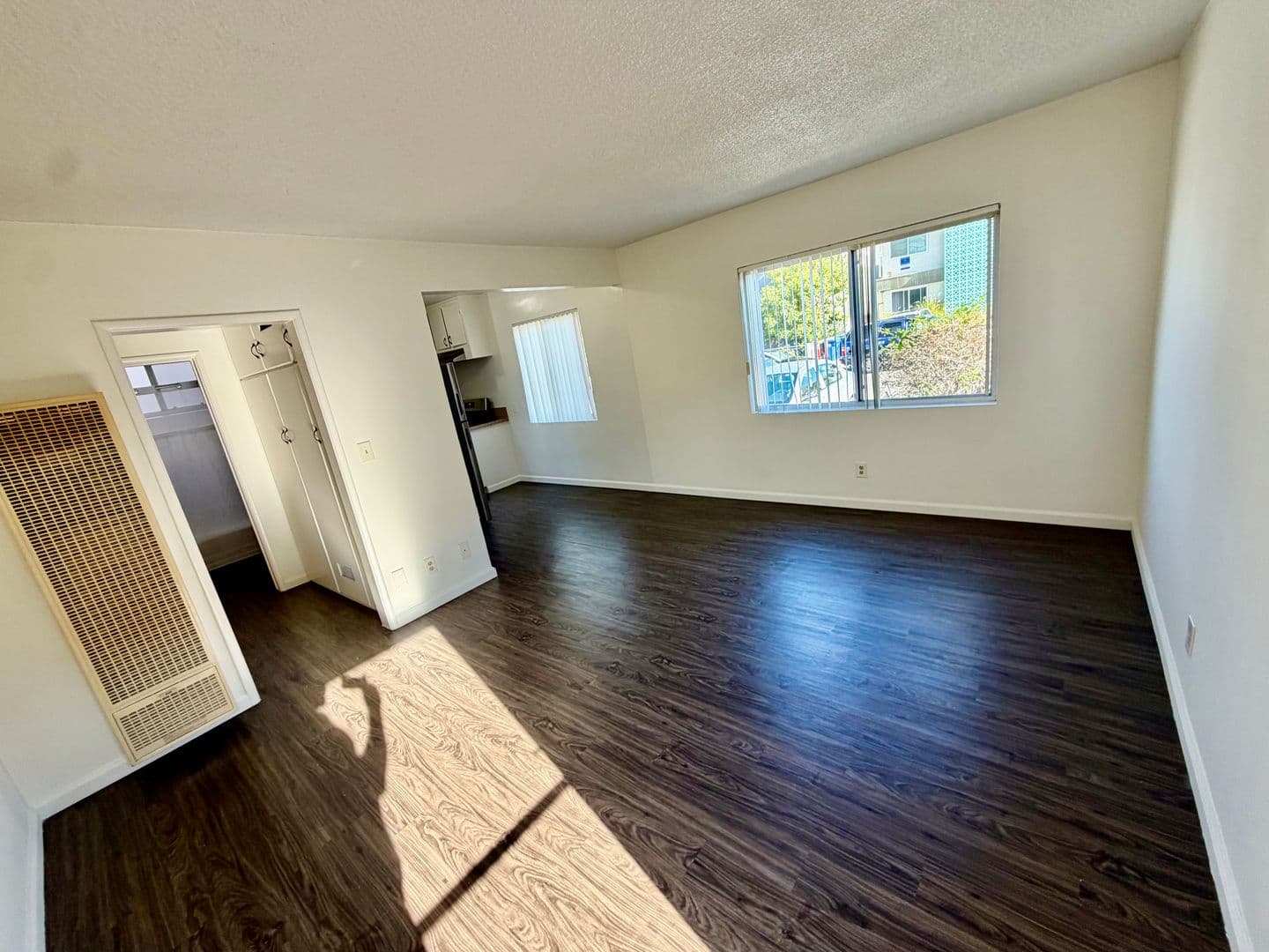 Redondo Beach Apartment: 2520-2522 Mathews Ave.