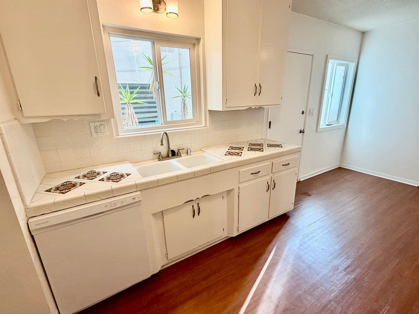 Hermosa Beach Apartment: 304-306 Culper Ct.