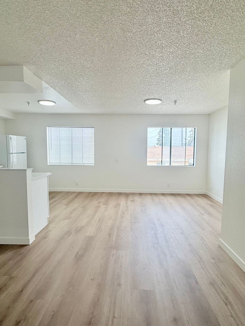 Hawthorne Apartment: 12516 Cranbrook Ave.