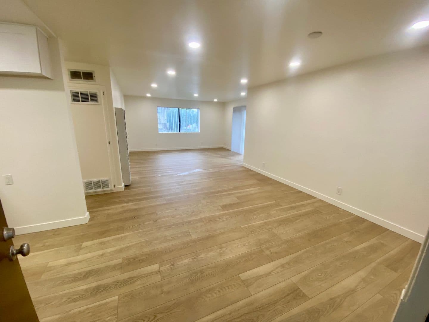 Torrance Apartment: 1652 W. 204th Street