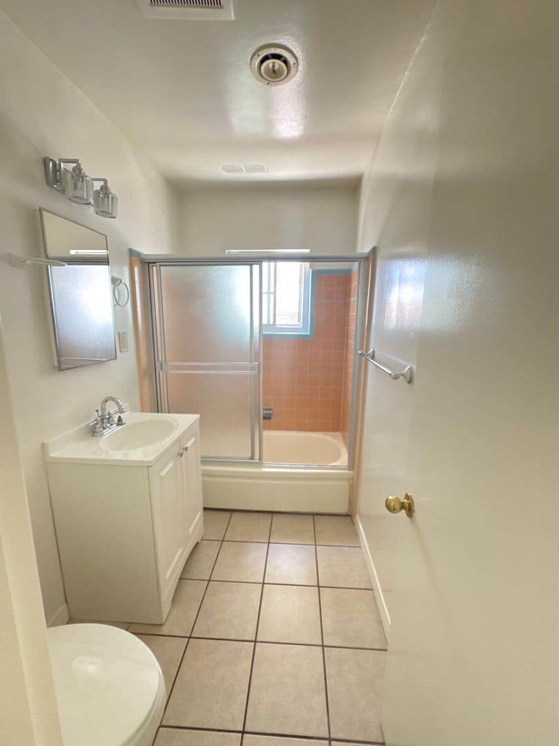 San Pedro Apartment: 570-574 W. 18th Street