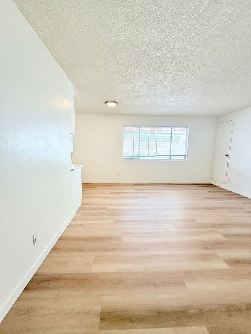 Redondo Beach Apartment: 305 N. Broadway