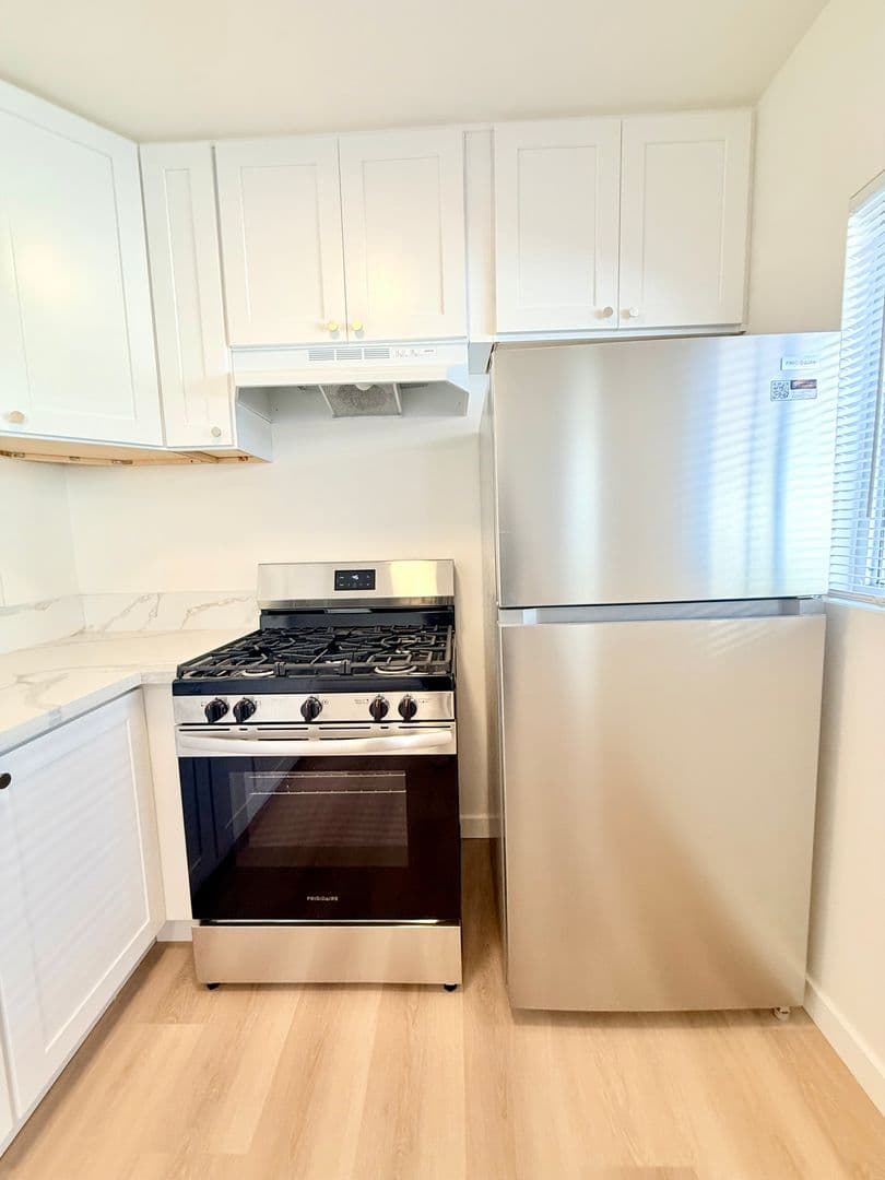 Redondo Beach Apartment: 305 N. Broadway