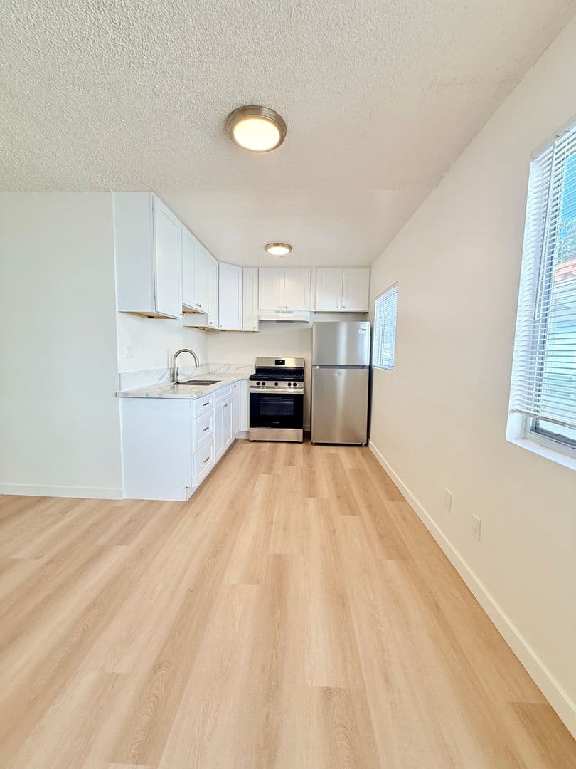 Redondo Beach Apartment: 305 N. Broadway