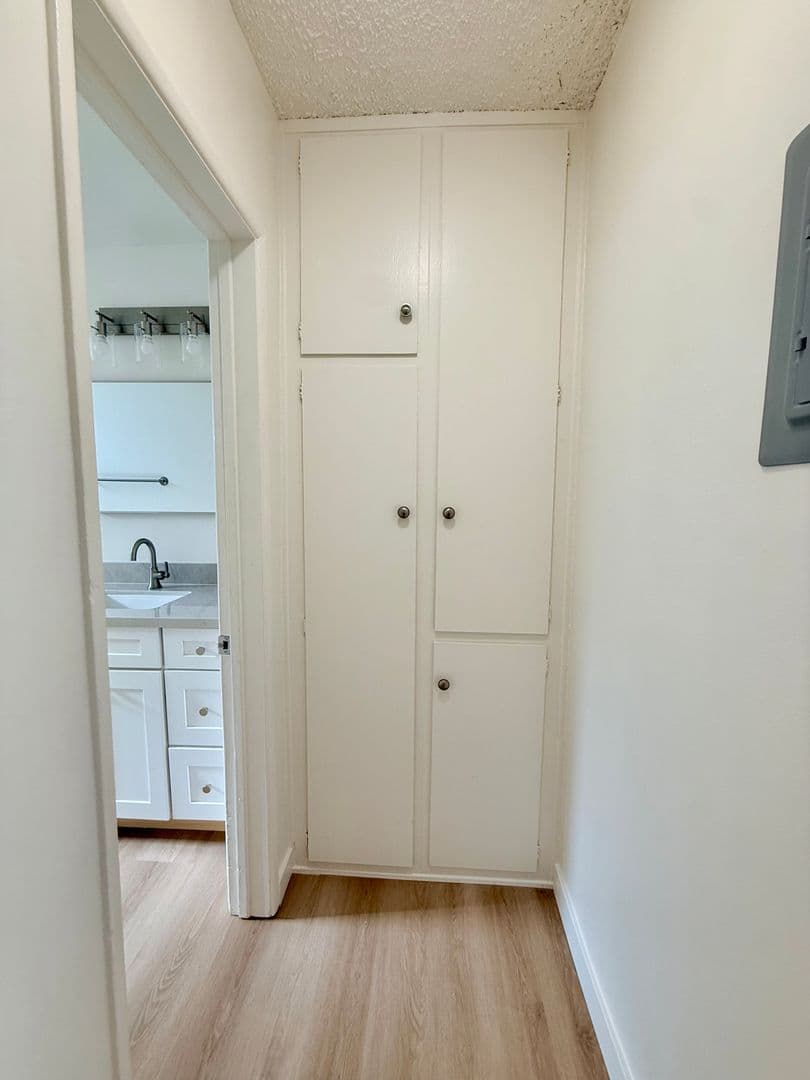 Redondo Beach Apartment: 305 N. Broadway
