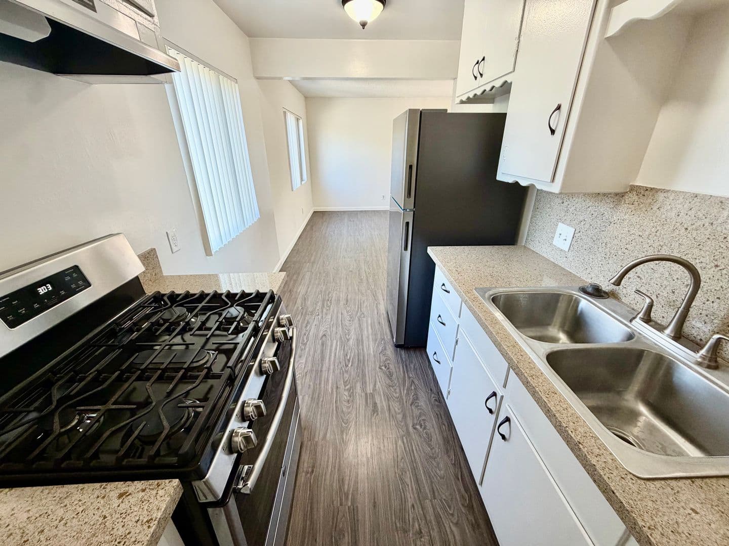 Redondo Beach Apartment: 2520-2522 Mathews Ave.