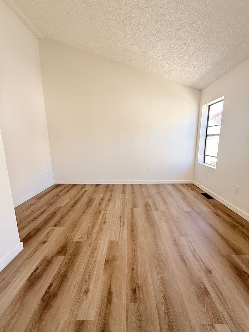 Inglewood Apartment: 415 N. Exton Avenue