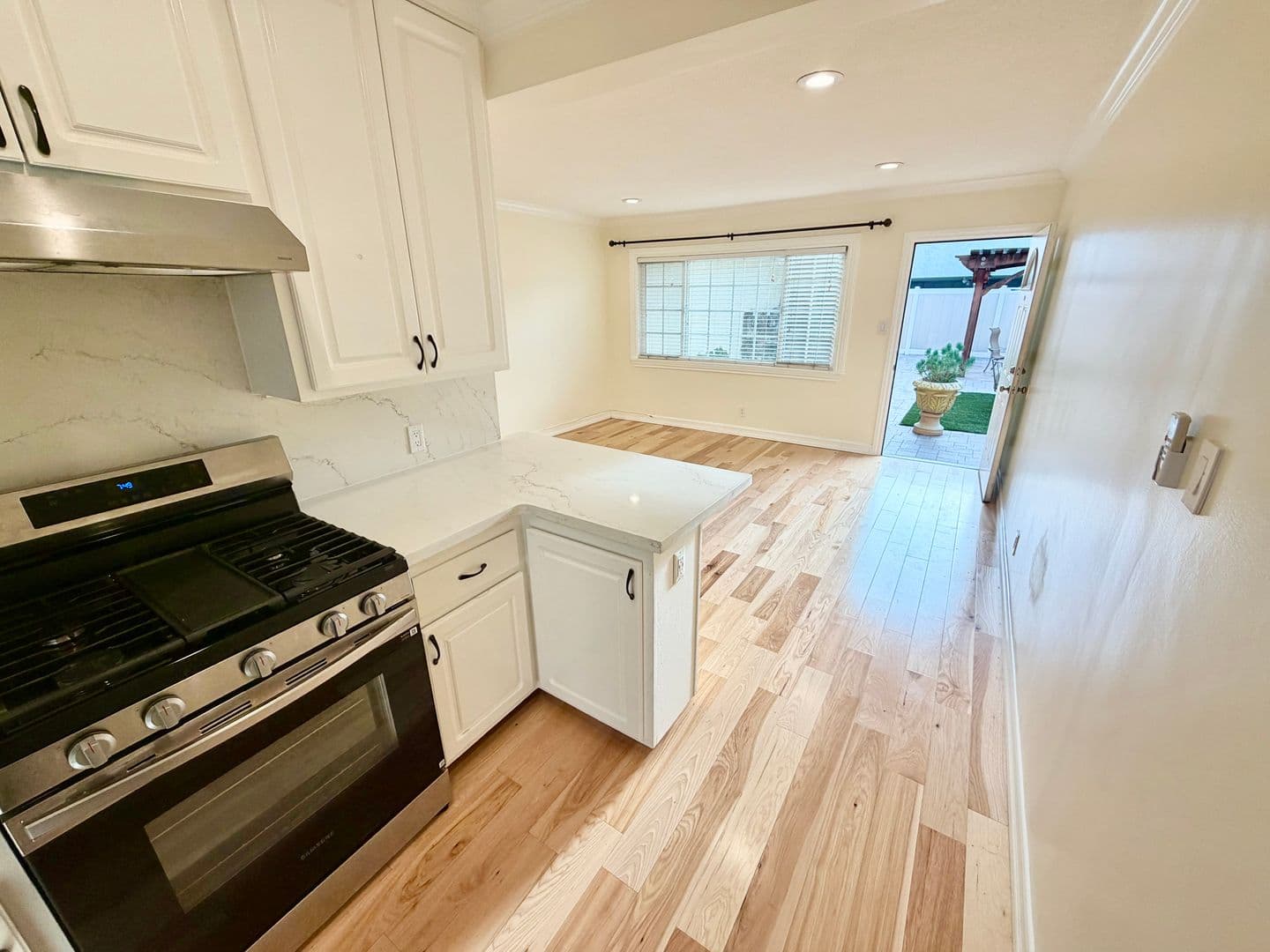 Gardena Apartment: 2125 W 157th St