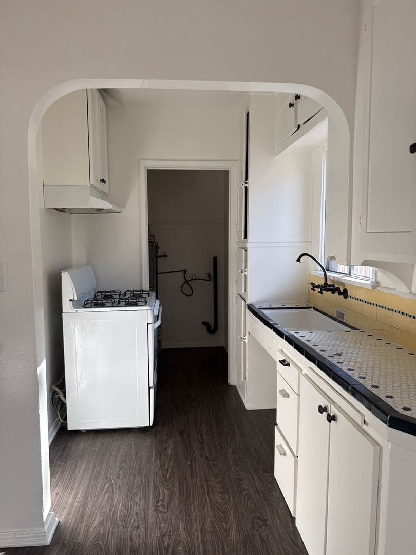 San Pedro Apartment: 785-789 1/2 W. 15th Street